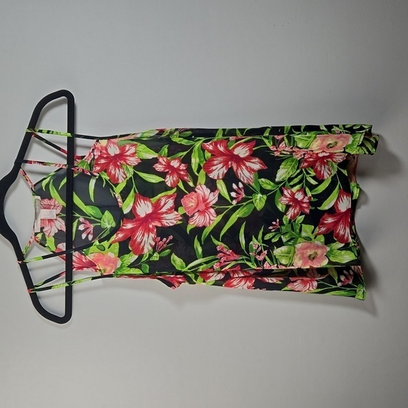 Forever 21 Tops - Forever 21 sheer floral top EUC